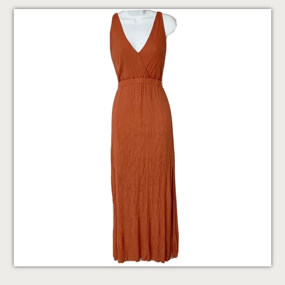 Lulus Dresses & Skirts - Lulu’s double strap open back slit maxi dress L